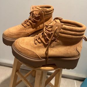 Womens Boots US SIZE -7